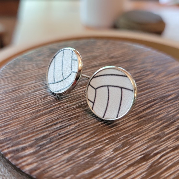 💥LAST PAIR💥Volley Girl Volleyball Post/Stud Earrings - Picture 2 of 3